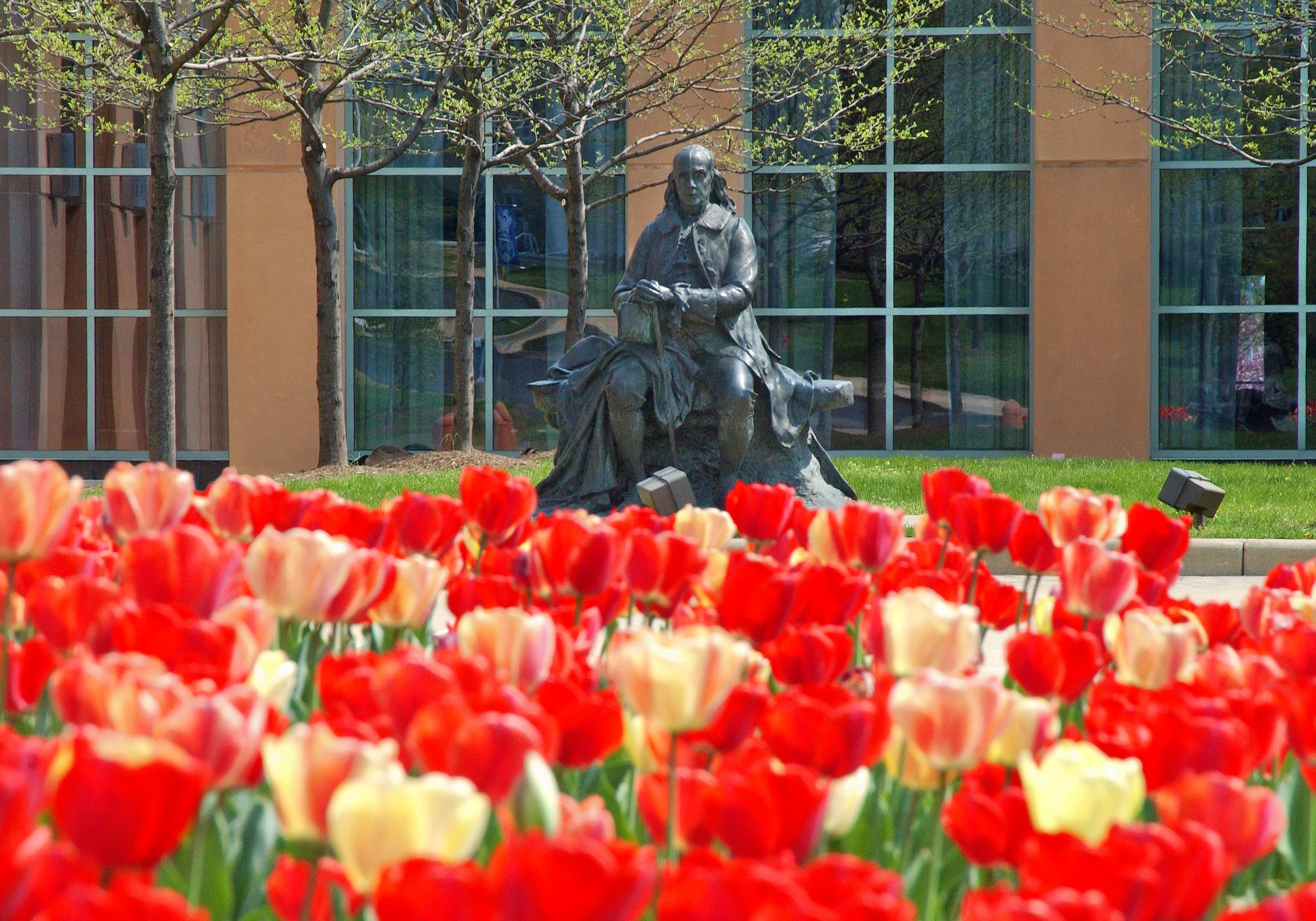 Ben Franklin statue in the spring